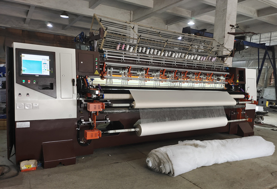 হোম টেক্সটাইলের জন্য 1400rpm হাই স্পিড মাল্টি নিডেল লক স্টিচ কুইল্টিং মেশিন 112 ইঞ্চি