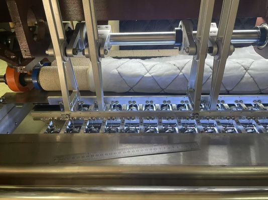 1400RPM 240CM প্রস্থ হাই-স্পিড কম্পিউটারাইজড মাল্টি-নেডল কুইলটার রোটারি হুক সঙ্গে
